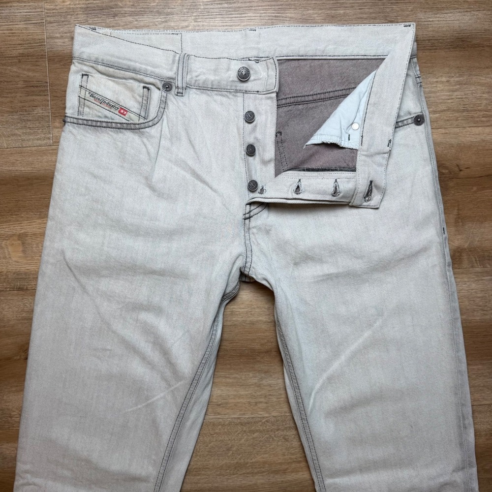 Diesel D-SARK-Z Jeans Men 32x34 Off-White Slim Fit Button Fly Cotton Italy 09C86 - Picture 2 of 15